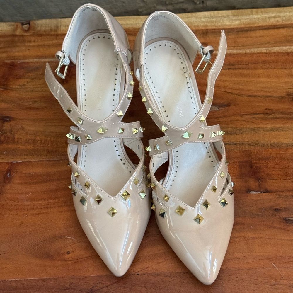 Adrienne Vittadini Navi Nude Patent Gold Studded Strappy Pointed Toe Heels 10M
